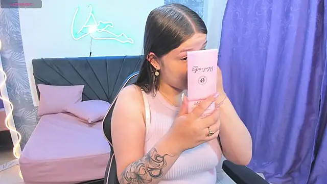 Snapshot of Krysstal_tay chatting on April 14, 12:11 pm Krysstal tay online show from April 14, 12:11 pm