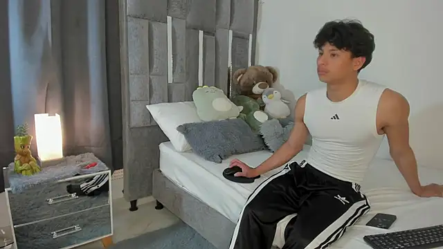 All3ssandr0 online show from October 23, 8:40 pm