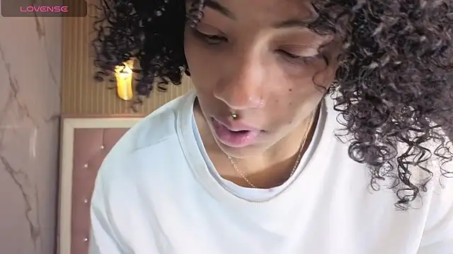 Violeth b online show from December 16, 1:05 pm