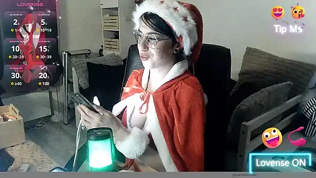 Snapshot of LisandreLaVenale chatting on December 15, 10:37 pm LisandreLaVenale online show from December 15, 10:37 pm