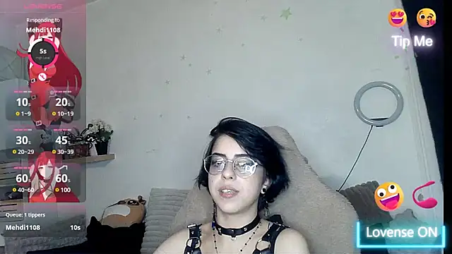 Snapshot of LisandreLaVenale chatting on January 1, 2:19 am LisandreLaVenale online show from January 1, 2:19 am