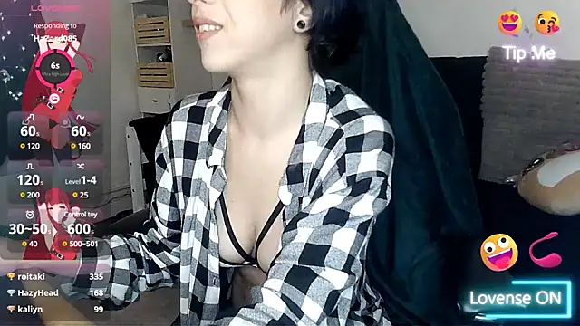 Snapshot of LisandreLaVenale chatting on January 6, 12:05 am LisandreLaVenale online show from January 6, 12:05 am