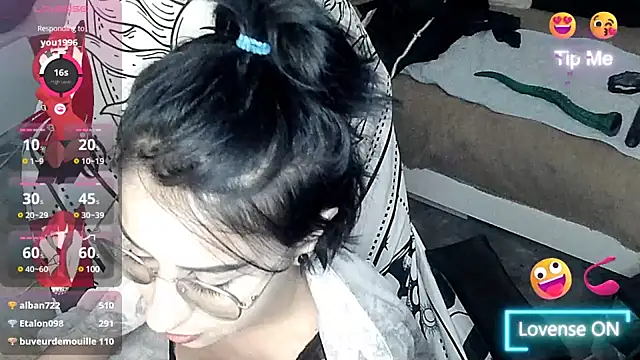 Snapshot of LisandreLaVenale chatting on January 21, 12:36 am LisandreLaVenale online show from January 21, 12:36 am