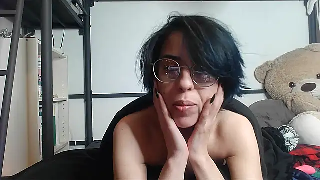 Snapshot of LisandreLaVenale chatting on February 2, 9:56 pm LisandreLaVenale online show from February 2, 9:56 pm