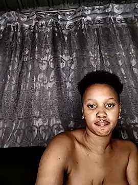 Snapshot of Sego_TeeTee chatting on April 5, 11:24 pm Sego TeeTee online show from April 5, 11:24 pm