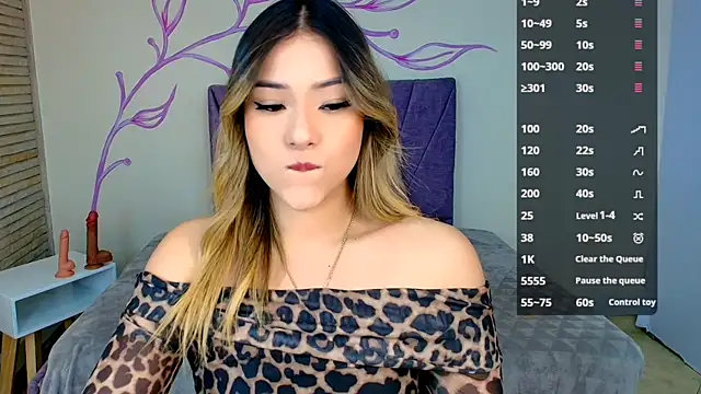 DahliaMoore online show from December 22, 3:33 am