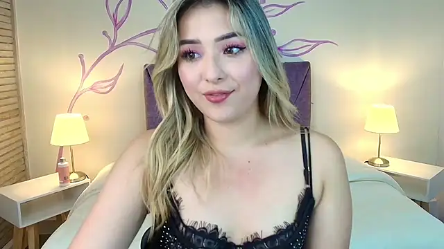 DahliaMoore online show from March 9, 6:17 am