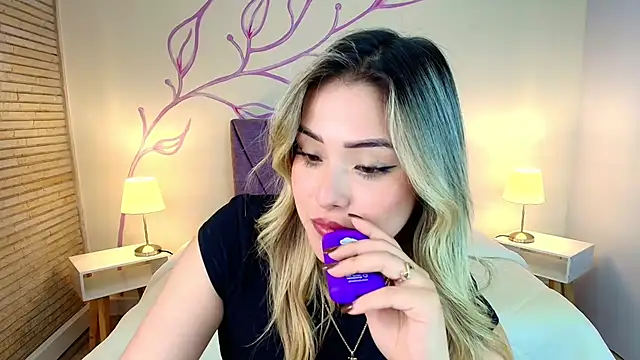 DahliaMoore online show from March 23, 6:58 am