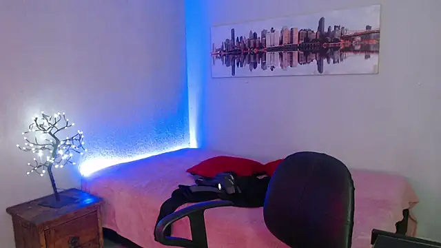 Jeam hot online show from December 15, 8:25 pm