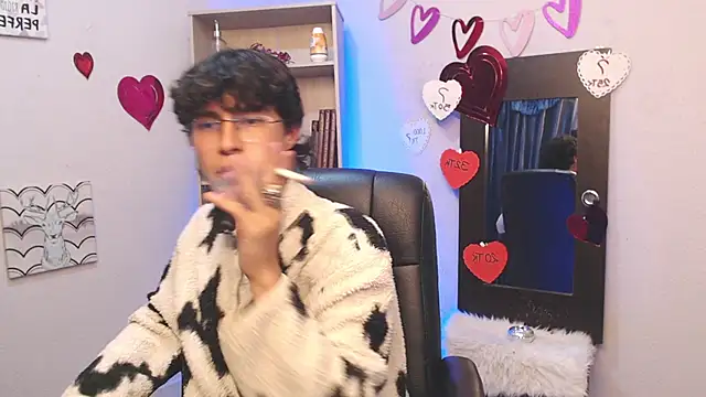 Jeam hot online show from March 6, 9:42 pm