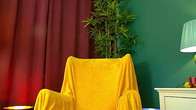 Snapshot of Foxxxy_MILF chatting on March 10, 8:15 am Foxxxy MILF online show from March 10, 8:15 am