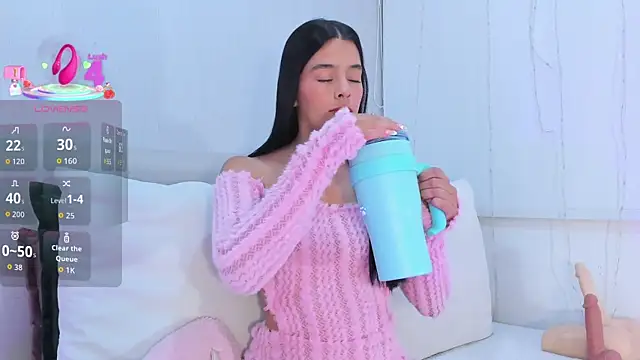 Isaa Queen online show from November 1, 7:49 pm