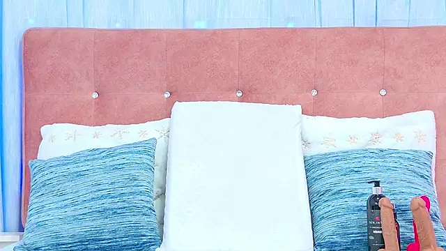 Snapshot of AlliciaKim chatting on October 15, 7:14 pm AlliciaKim online show from October 15, 7:14 pm