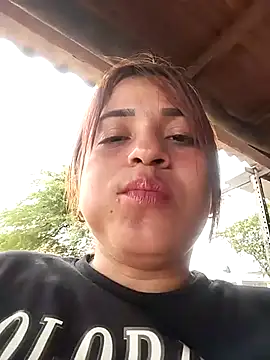 Snapshot of perlita05 chatting on February 15, 9:15 pm perlita05 online show from February 15, 9:15 pm