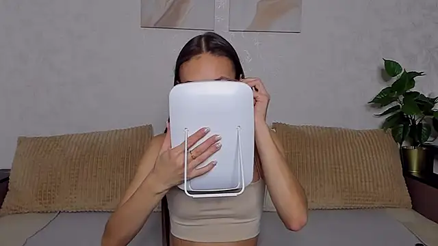 ChloeTeles  online show from January 18, 4:15 am