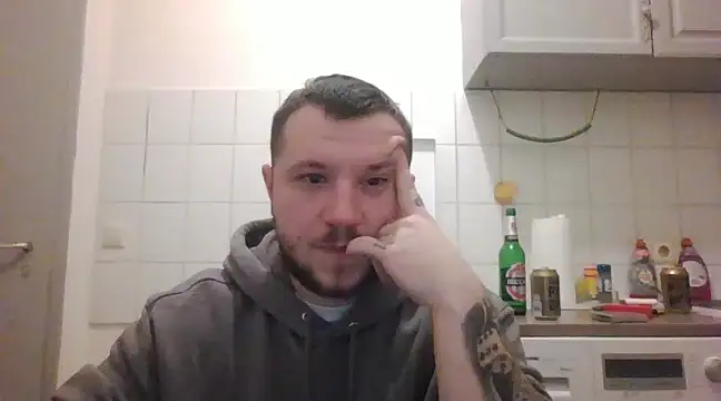 Snapshot of klydick chatting on February 4, 8:17 pm klydick online show from February 4, 8:17 pm