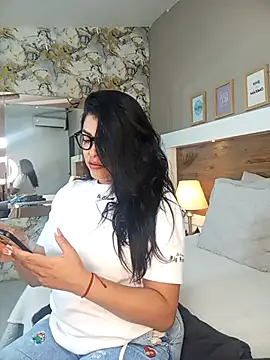 EmaBakker online show from December 14, 12:10 pm