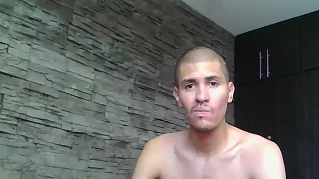 Snapshot of Sexylatin64 chatting on July 28, 3:21 pm Sexylatin64 online show from July 28, 3:21 pm