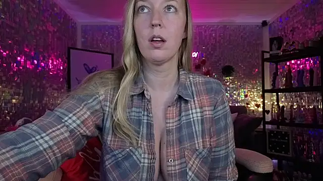 lucyallen4201 online show from February 7, 3:54 am