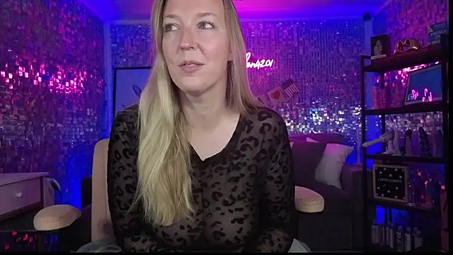 lucyallen4201 online show from June 26, 10:19 am