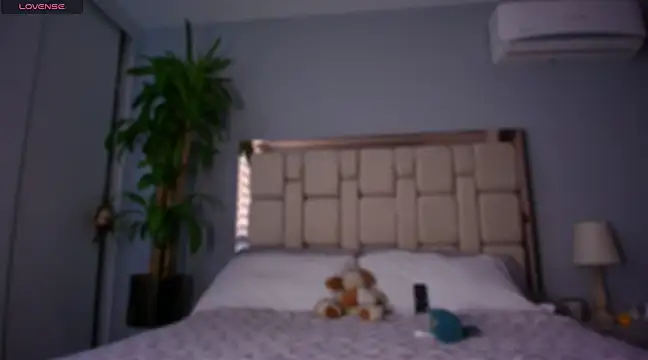 auroracaruso11 online show from January 12, 9:40 pm