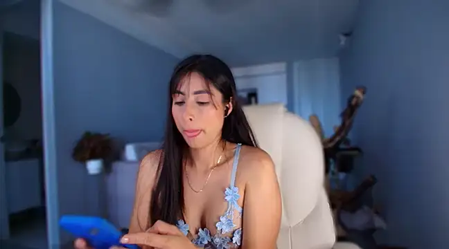 auroracaruso11 online show from March 10, 10:02 pm