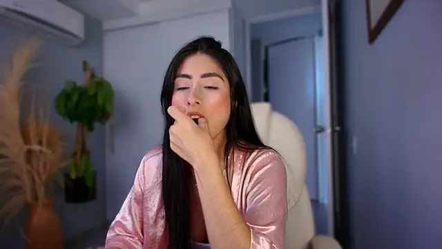 auroracaruso11 online show from September 30, 8:58 pm