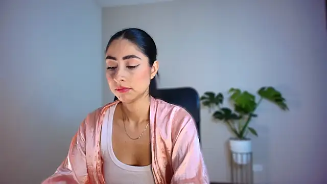 auroracaruso11 online show from January 14, 12:00 pm