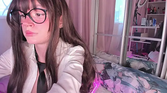 Snapshot of -bae chatting on April 9, 3:17 pm -bae online show from April 9, 3:17 pm