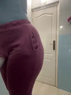 Layla-daloua online show from February 4, 8:25 pm