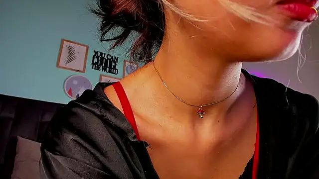 Snapshot of ParisFox_ chatting on January 16, 1:48 am ParisFox online show from January 16, 1:48 am