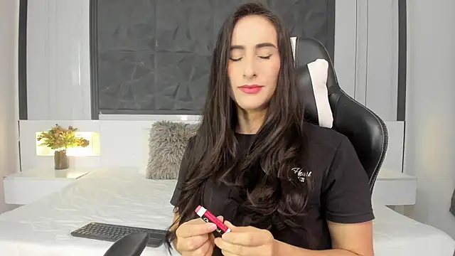 SaraGomez1 online show from October 8, 12:47 pm