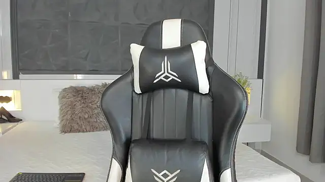 SaraGomez1 online show from December 4, 12:25 pm