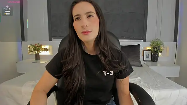 SaraGomez1 online show from March 12, 12:00 pm