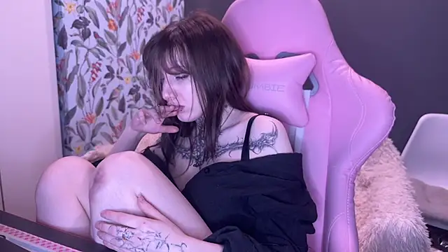 Snapshot of moundliicht1 chatting on May 4, 9:11 pm moundliicht1 online show from May 4, 9:11 pm