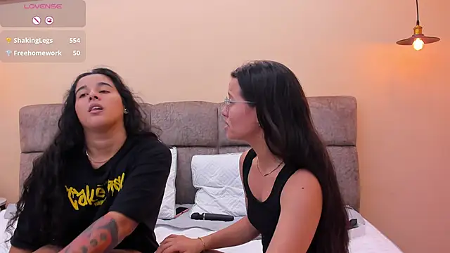 Dilan y Mia online show from December 17, 3:49 pm