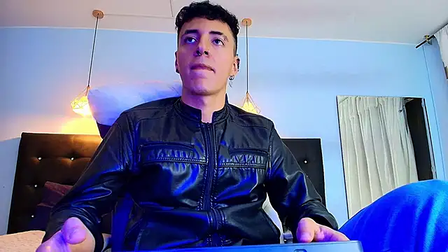 Snapshot of Lobo_17_ chatting on December 14, 6:56 am Lobo 17 online show from December 14, 6:56 am