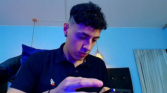 Snapshot of Lobo_17_ chatting on January 5, 3:43 am Lobo 17 online show from January 5, 3:43 am