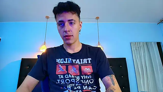 Snapshot of Lobo_17_ chatting on January 9, 8:13 am Lobo 17 online show from January 9, 8:13 am