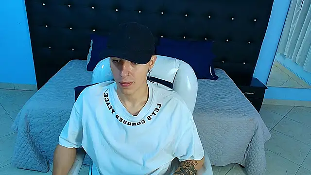 Snapshot of Lobo_17_ chatting on January 22, 3:41 am Lobo 17 online show from January 22, 3:41 am