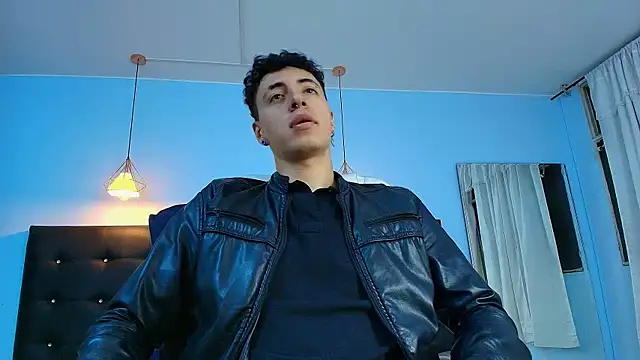 Snapshot of Lobo_17_ chatting on January 23, 2:23 am Lobo 17 online show from January 23, 2:23 am