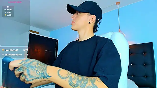 Snapshot of Lobo_17_ chatting on September 25, 3:43 am Lobo 17 online show from September 25, 3:43 am