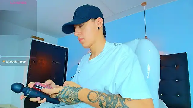 Snapshot of Lobo_17_ chatting on September 30, 3:44 am Lobo 17 online show from September 30, 3:44 am