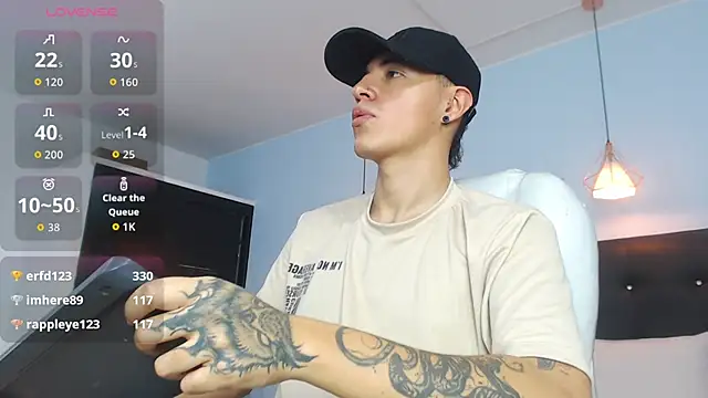 Snapshot of Lobo_17_ chatting on October 14, 3:40 am Lobo 17 online show from October 14, 3:40 am