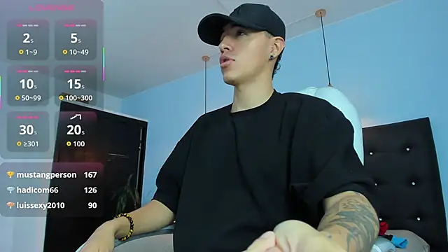 Snapshot of Lobo_17_ chatting on October 19, 3:40 am Lobo 17 online show from October 19, 3:40 am