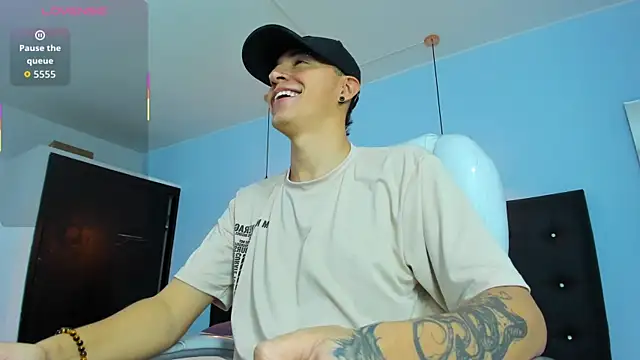 Snapshot of Lobo_17_ chatting on October 21, 3:51 am Lobo 17 online show from October 21, 3:51 am