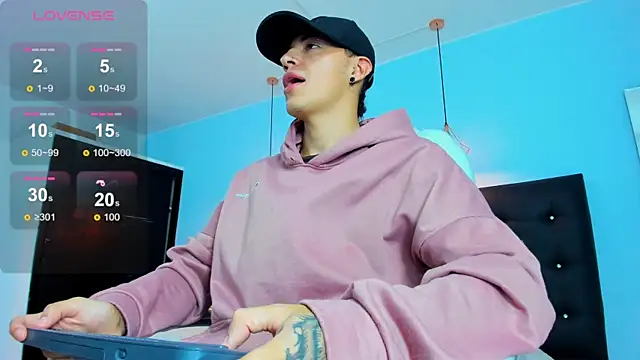 Snapshot of Lobo_17_ chatting on November 2, 2:47 am Lobo 17 online show from November 2, 2:47 am