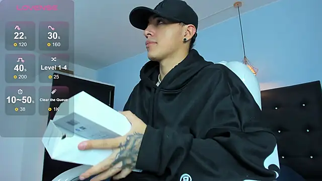 Snapshot of Lobo_17_ chatting on November 4, 3:38 am Lobo 17 online show from November 4, 3:38 am