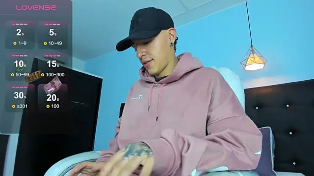 Lobo 17  online show from December 19, 3:46 am