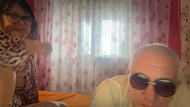 Snapshot of StellarTeam chatting on November 28, 11:13 am StellarTeam online show from November 28, 11:13 am